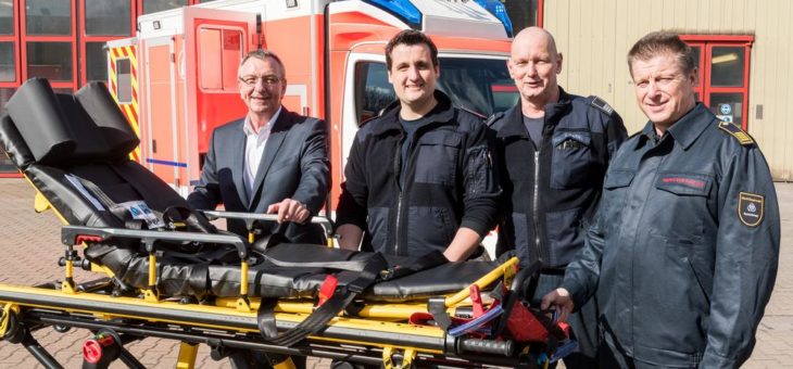 180 PS und rettet Leben: Werkfeuerwehr von thyssenkrupp stellt neuen Rettungswagen in Dienst