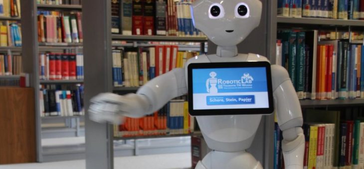 Humanoider Roboter assistiert ab sofort in der Hochschulbibliothek