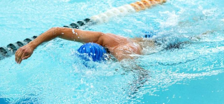 Schwimmen für einen starken Rücken