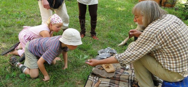 Experimentelle Archäologie IV: „Feuerstein und Felsgestein“ im Pfahlbaumuseum am Bodensee vom 9. bis 13. Juli