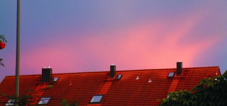 Manche Dachschäden kündigen sich im Wetterbericht an