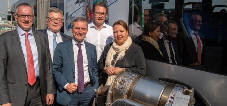 Bundesverkehrsminister Scheuer präsentiert neueste Generation Bus-Nachrüstung