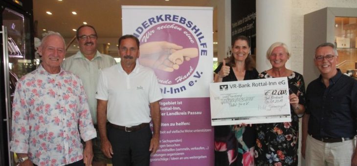 10. Jahre Charity Golf Turnier 2018 für einen guten Zweck: 12.000 Euro für die Kinderkrebs Stiftung Rottal Inn unter der Schirmherrschaft von Schauspieler Sepp Schauer und Familie Franzke vom Hotel Sonnengut eingespielt