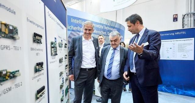 Ministerbesuch auf dem Messestand der TAS