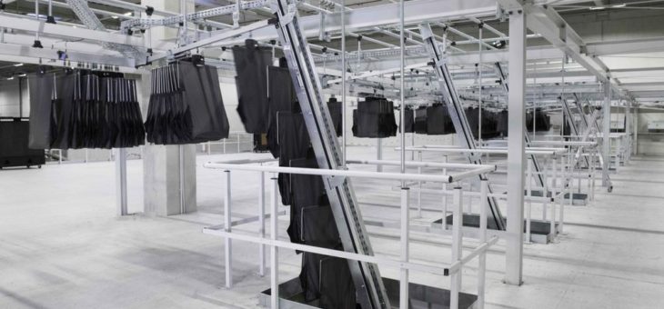 LogiMAT: Dematic zeigt erstmals Live-Demonstration des Taschensortiersystems