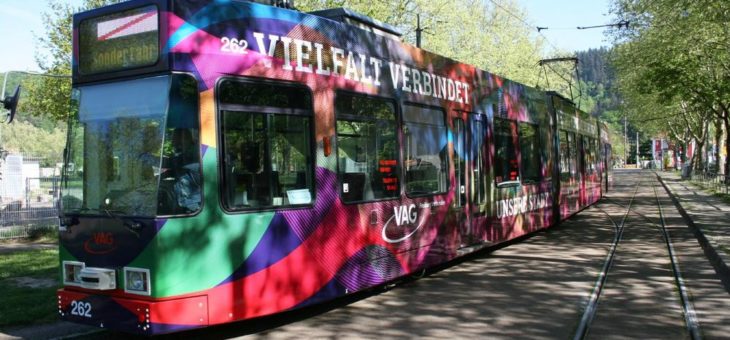 VAG stellt Stadtbahn zur „Vielfaltskampagne“ vor