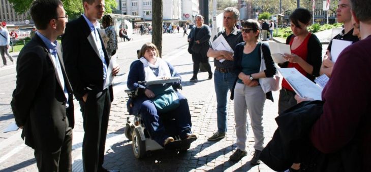 Leitsystem für Sehbehinderte an der Haltestelle „Stadttheater“