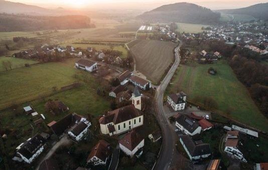 Serie Immobilienvermarktung 6: Nachbarschafts-Marketing – Hausverkauf unbedingt an die große Glocke hängen