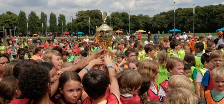 Kölner „PFIFFIX-Schulcup“: Highlight eines Ferienangebotes für rund 1.000 Kinder