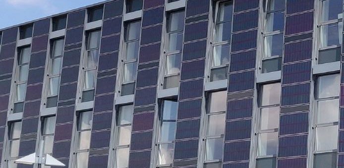 Dachdecker-Innung Hamburg: Die Fassade als Energiespender und Energiesparer