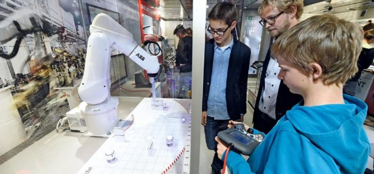 DISCOVER INDUSTRY in Weikersheim: Berufe und Technologien der Industrie 4.0 kennenlernen