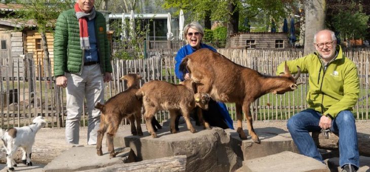 „Marie“ und „Luise“: Tochter und Enkelin von Marie-Luise Nikuta übernehmen Patenschaft für Hennes-Zicklein