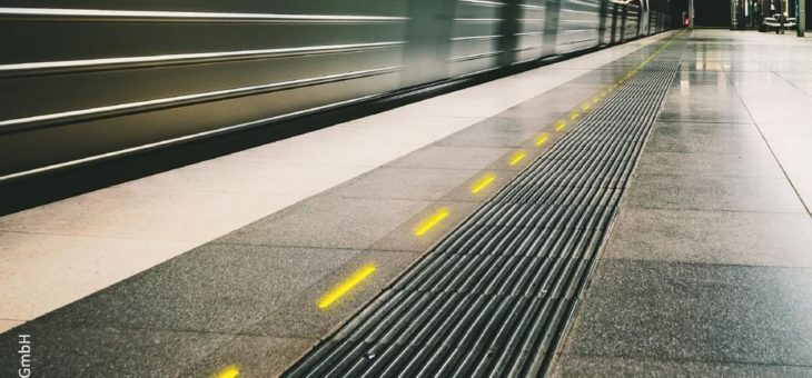 Lenkung von Fahrgastströmen in Bahnsystemen macht ÖPNV sicherer und komfortabler