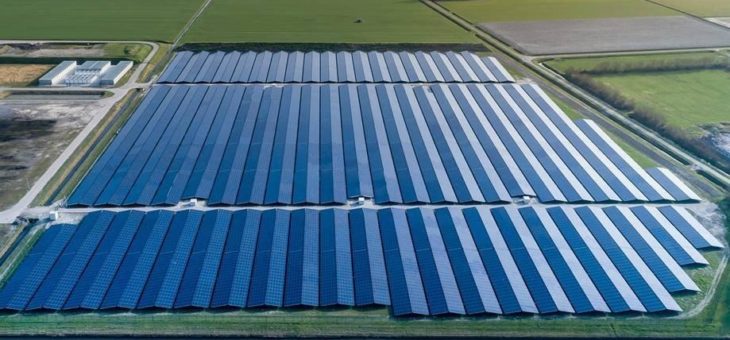 Doppelt nachhaltig: Energiepark mit Photovoltaik und Windkraft