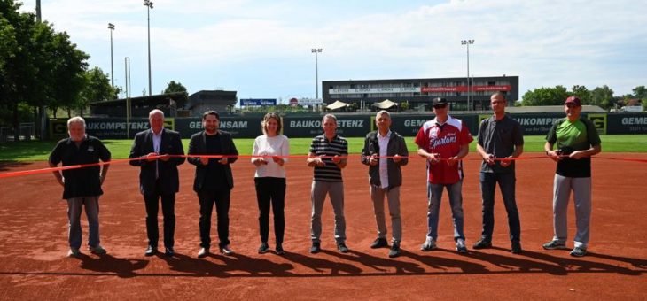 Eröffnung sanierter Softballplatz