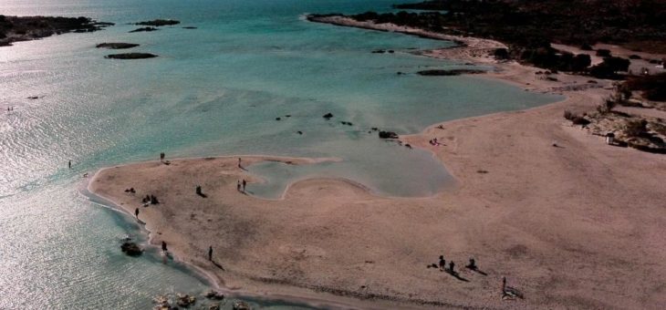 Kretas rosa Strand mit einer neuen Reise von Karawane besuchen