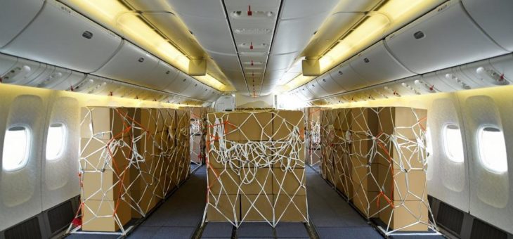 Umgebaute Economy Class: Emirates bietet zusätzliche Frachtkapazitäten