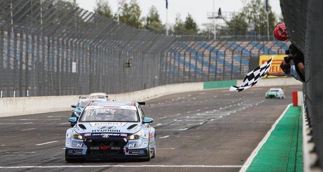 Hyundai Team Engstler mit Sieg und Podestplätzen in der ADAC TCR Germany