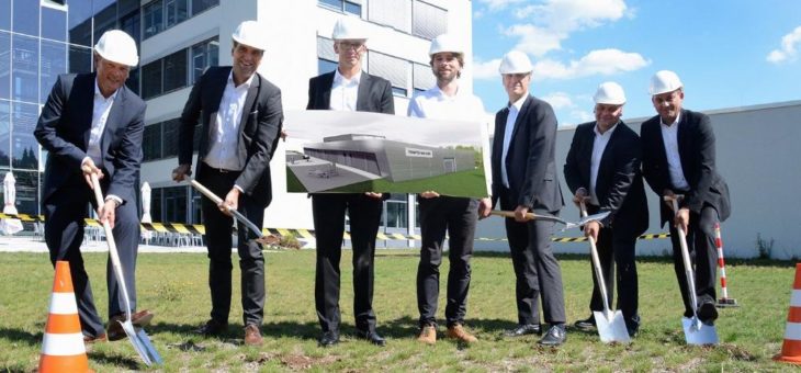 Spatenstich für Hochvolt-Batterieprüfzentrum am Hauptsitz in Ehningen