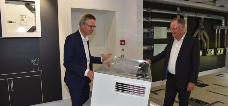 Niedersachsens Ministerpräsident Weil zu Besuch bei STIEBEL ELTRON