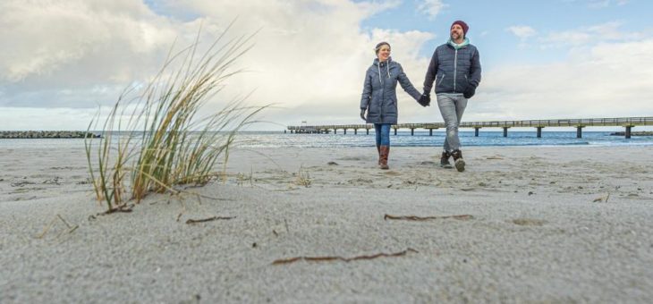 Neue Winterbroschüre „Winterschöne Ostsee Schleswig-Holstein“: Herbst- und Winterurlaub an der Küste mit Platz, speziellen Angeboten und Geschichten