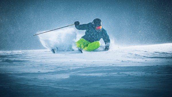 Skimode Trend – Nicht zu übersehen: Neon erobert die Skipisten zurück