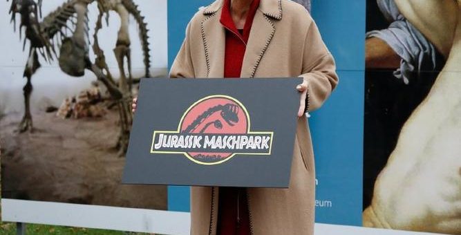 »Jurassic Maschpark. Dinosauriermodelle kündigen neue Sonderausstellung an«