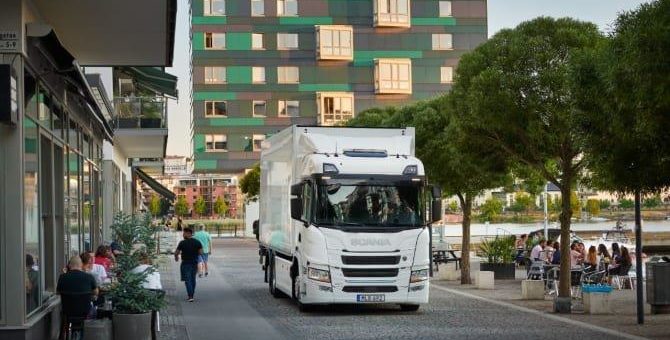 Meilenstein in der Elektrifizierung bei Scania – Einführung der ersten kommerziellen Elektro-Lkw-Baureihe