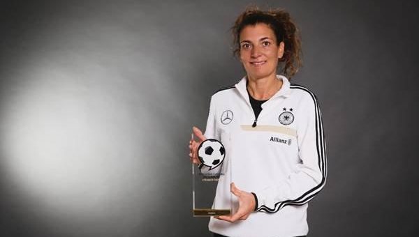 Deutscher Fussball Botschafter 2020: Anja Zivkovic gewinnt Hauptkategorie und folgt auf Jürgen Klopp