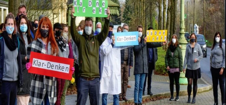 Protestmarsch: Dr. Becker Klinik Juliana setzt Zeichen gegen Querdenker