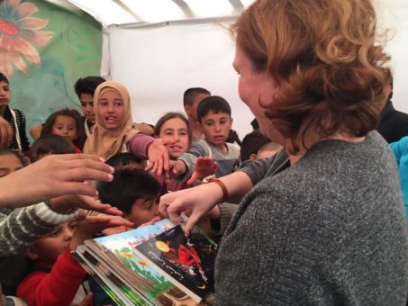 „Wir müssen diesen Kindern Büchern geben, bevor ihnen jemand anders Waffen gibt.“