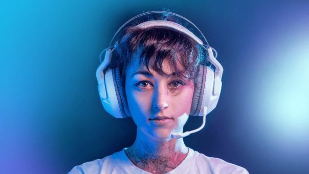 Das beliebte Elo 7.1 Air Wireless Gaming Headset gibt es ab sofort auch in Weiss