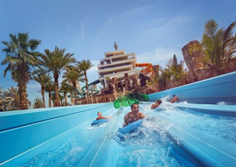 Erfrischung garantiert: Bei Buchung eines Flugtickets nach Dubai im Sommer 2021 erhalten Reisende einen Ganztagespass für Dubais Wasserpark Aquaventure & das The Lost Chambers Aquarium