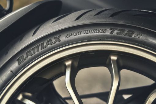 Bridgestone Pulse Groove Technologie sorgt für mehr Grip bei Nässe