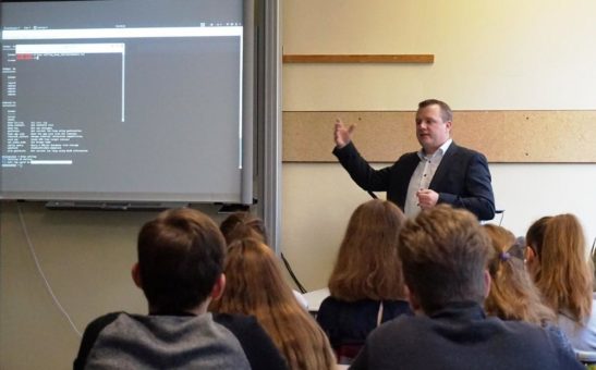 IT-Sicherheitsworkshops klären Schüler über Risiken im Netz auf