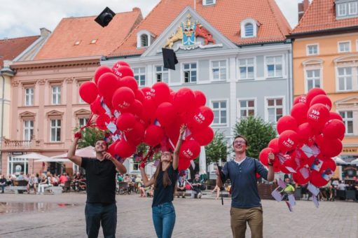 Hochschule Stralsund knackt die Marke der 10.000 erfolgreichen Abschlüsse