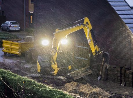 Sicherheit bei Herbstwetter auf der Baustelle