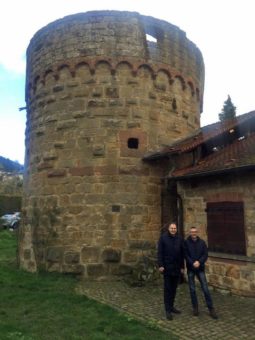 Trachtenguppe Bad Bergzabern: Landrat zu Besuch im „Dicken Turm“ – Verein lebt deutsch-französische Freundschaft