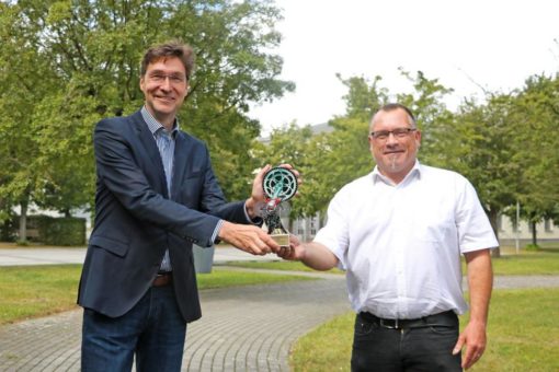 Pokal für 9455 Kilometer Fahrradstrecke