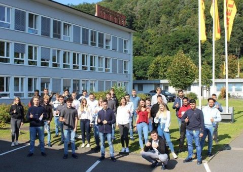 31 Jugendliche starten Ausbildung bei Pirelli Deutschland und DRIVER