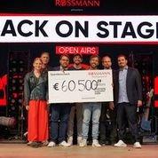 „Back On Stage“ – Mit 50.000 Euro von Rossmann knackt die Corona Künstlerhilfe die 1 Millionen Euro Marke