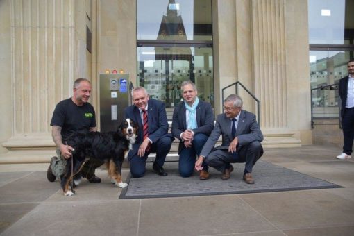 Startschuss für Konzertreihe mit Einlasscheck durch Corona-Spürhunde