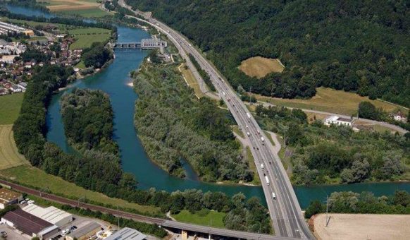 Kies belebt Ökosystem in der Aare unterhalb des Alpiq Wasserkraftwerks Ruppoldingen