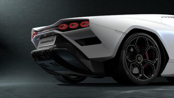 Pirelli und der Lamborghini Countach feiern 50 gemeinsame Jahre