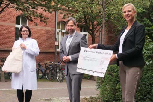 Volksbank Rhein-Erft-Köln eG prämiert Förderverein des Marienhospital Brühl: 5.000 Euro für Babyschlafsack-Kampagne gegen den plötzlichen Kindstod