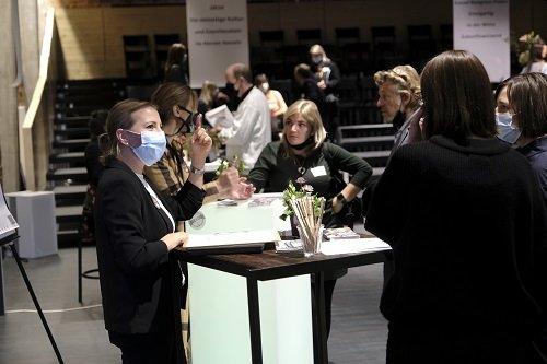 Mutig. Überzeugend. In Präsenz live vor Ort.