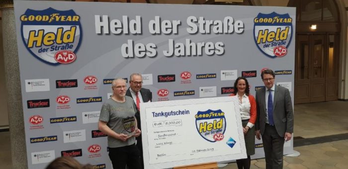 HELD DER STRASSE 2018: Lutz Kluge rettete Mann aus brennendem Fahrzeug