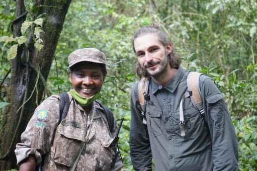 Reisen ist möglich: Vom Dschungel Ugandas in den Blätterwald der Druckerei