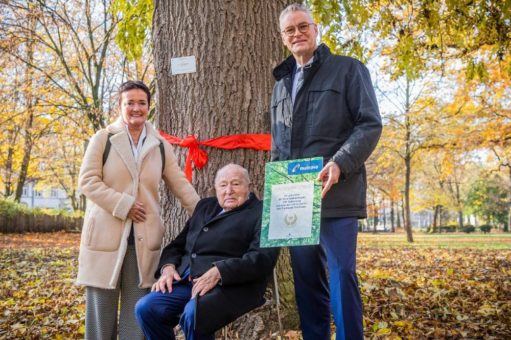 Mainova ehrt Dr. Ernst Gerhardt zum 100. Geburtstag mit einer Baumwidmung und pflanzt 99 weitere Bäume