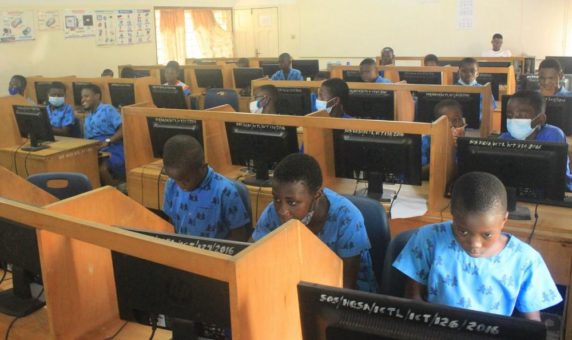 AmaliTech ermöglicht fast 1.000 Kindern in Ghana Programmier-Unterricht in den SOS Kinderdörfern